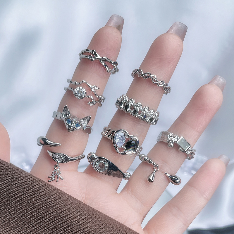 Irregular, unique, plain ring, simple and fashionable open ring, a cold and aloof style for women, with a sense of high-end elegance, sweet and cool, light luxury ring full figure