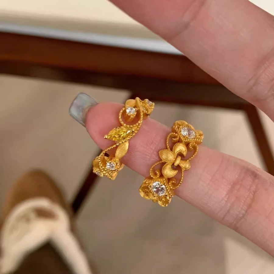 vintage iris lace vine ring for women, a light luxury and high-end index finger ring, a niche open ring Application Scenario