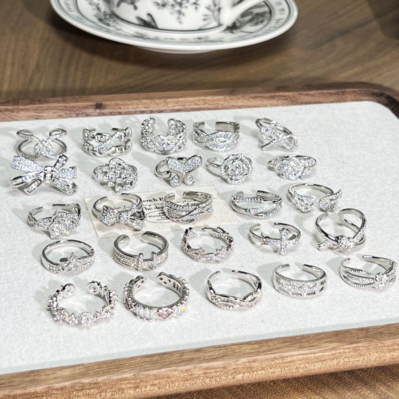 A French-style, light luxury and high-end ring with a full diamond bow and geometric lines, featuring an open opening, is a niche and fashionable ring with a cold and feminine style Application Scenario