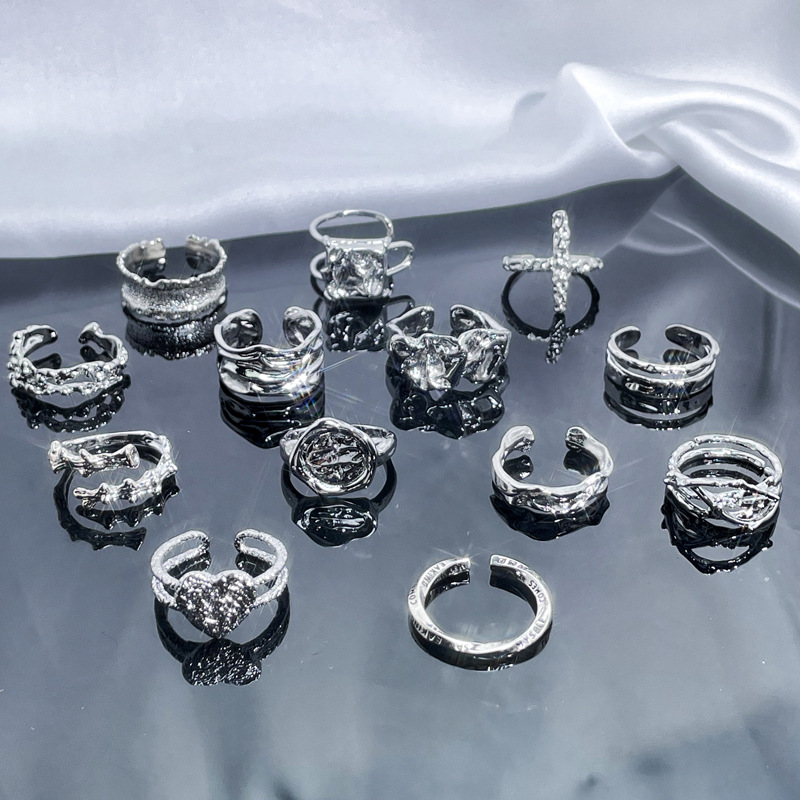 Minimalist plain ring with irregular texture, pleated opening ring, neutral and cold style, individual fashion, versatile and simple ring Application Scenario