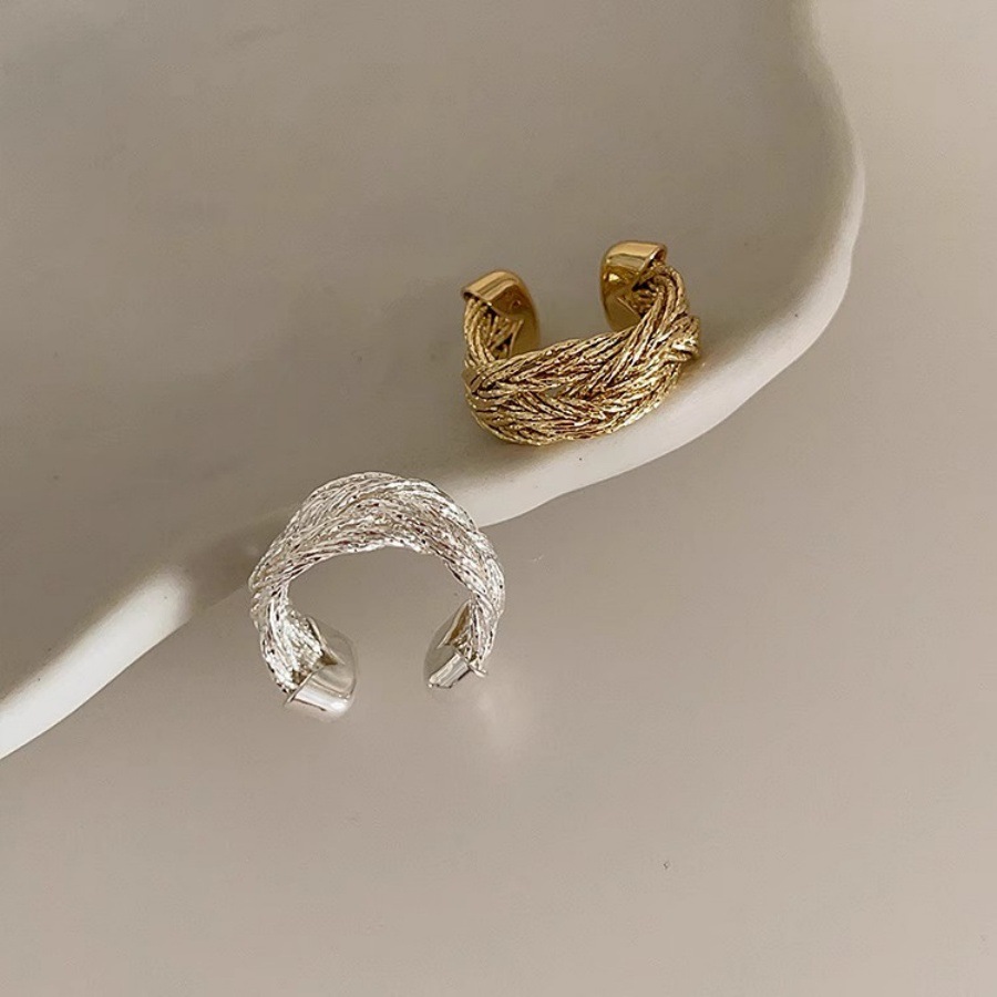 A retro woven and wrapped twisted wide open ring with a unique, simple and cold design for women Specification drawing