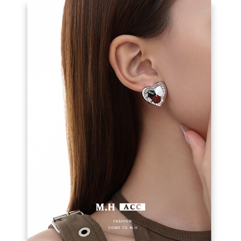Original Instags-style golden heart-shaped earrings for women, light luxury, versatile and elegant. 925 silver needle stud earrings, a niche high-end sense of earrings details Picture