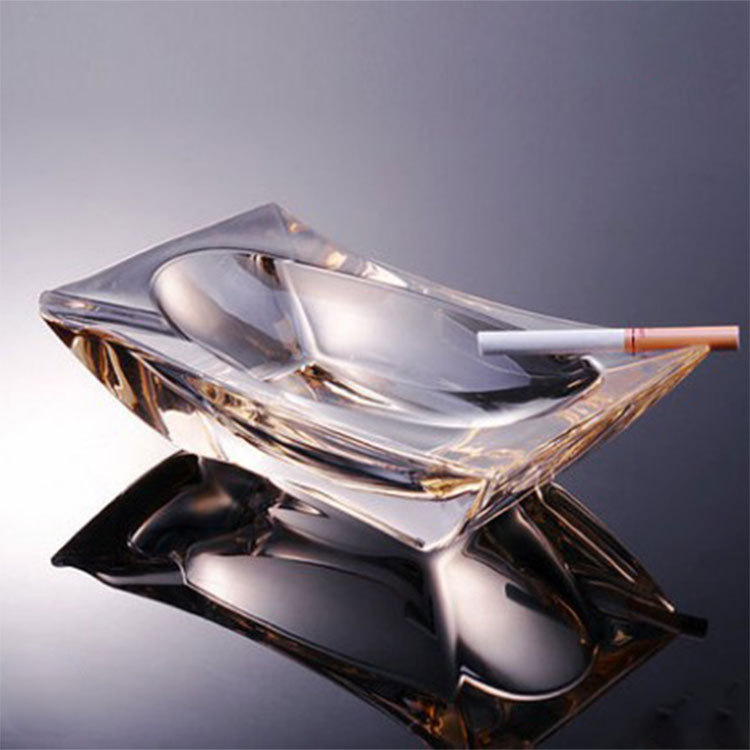 Lizun Crystal Treasure Boat Ashtray Hotel owner uses creative amber ashtrays and cigar ashtrays as hall decorations Application Scenario