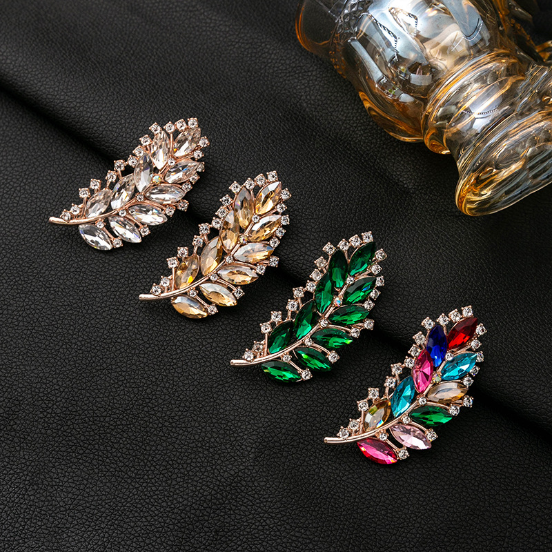 High-end retro luxury leaf brooch, niche high-end exquisite diamond-encrusted versatile coat and suit accessory brooch full figure