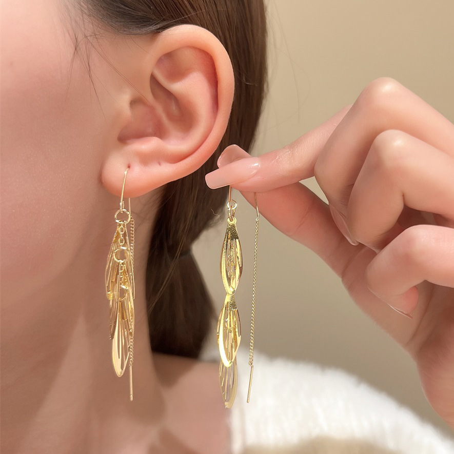 European and American ins hollowed-out leaf earrings, women's fashion, light luxury, niche design, long tassel ear thread, trendy earrings full figure