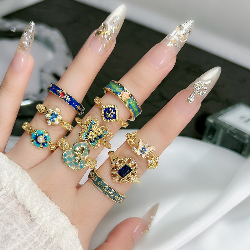 A niche design sense, new Chinese style, light luxury and high-end enamel butterfly exquisite open ring, a fashionable and elegant ring for women details Picture