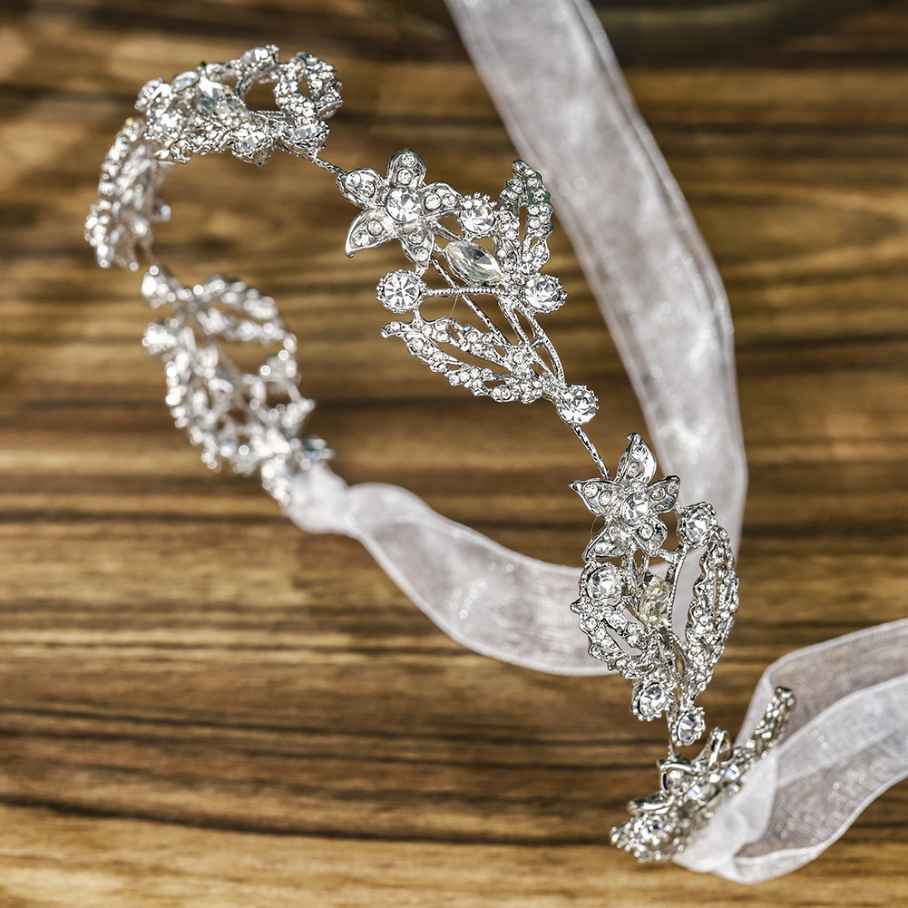 Cross-border new alloy rhinestone bridal hairband, wedding dress, banquet party, high-end accessory, hair chain, headwear for women Application Scenario