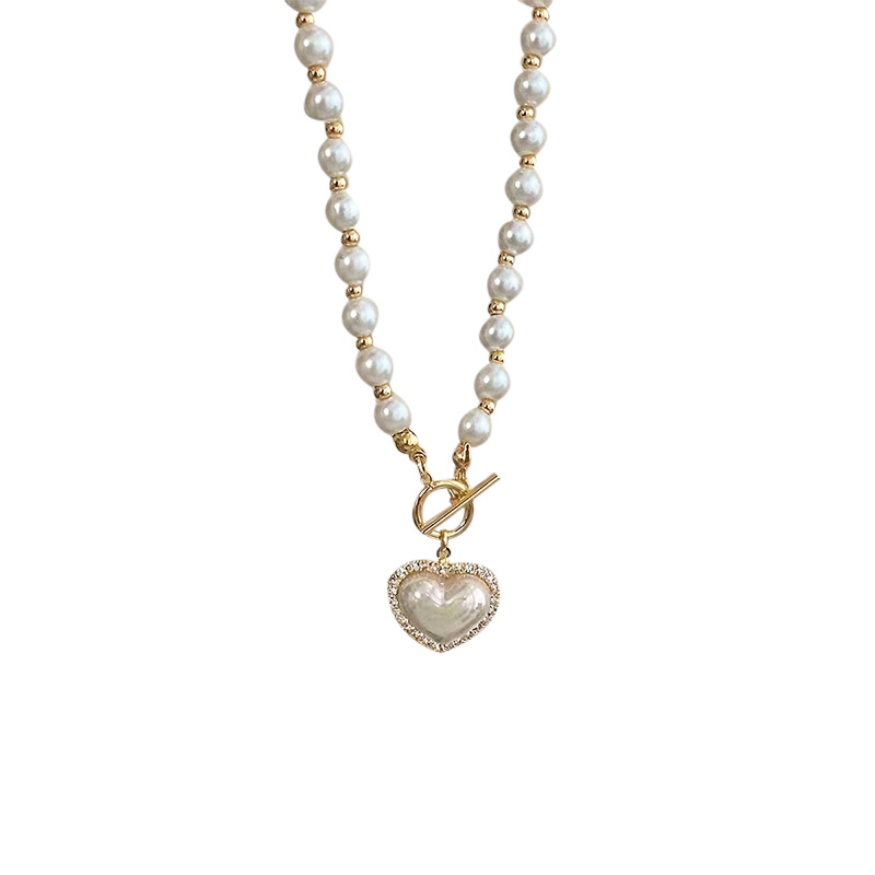 Heart-shaped pearl necklace for women, with a light luxury and niche design sense, a new 2023 style beaded collarbone chain-like necklace Item Picture