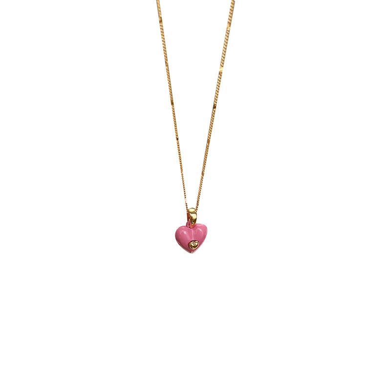 The heart necklace is a light luxury and niche 2023 new women's summer design collarbone chain accessory and decorative necklace Item Picture