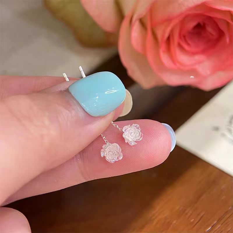 The 2025 new style of iridescent white rose ear thread women's light luxury high-end fringed ear stud elegant earrings 925 Specification drawing