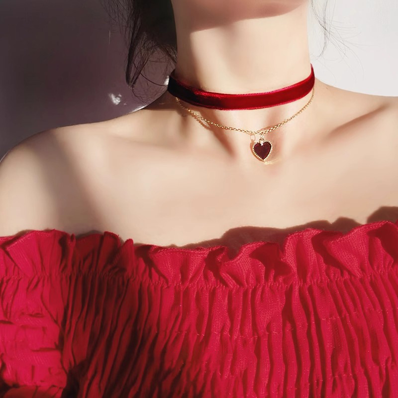 Double-layer necklace, collarbone chain, choker collar, women's red heart pendant, retro velvet feel, niche neck strap Specification drawing