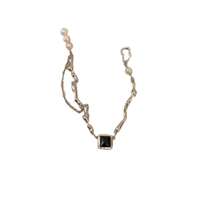 Baroque pearl black zircon necklace for women on Instagram, hip-hop cold style, hot girl collarbone chain, titanium steel, non-fading accessory Item Picture