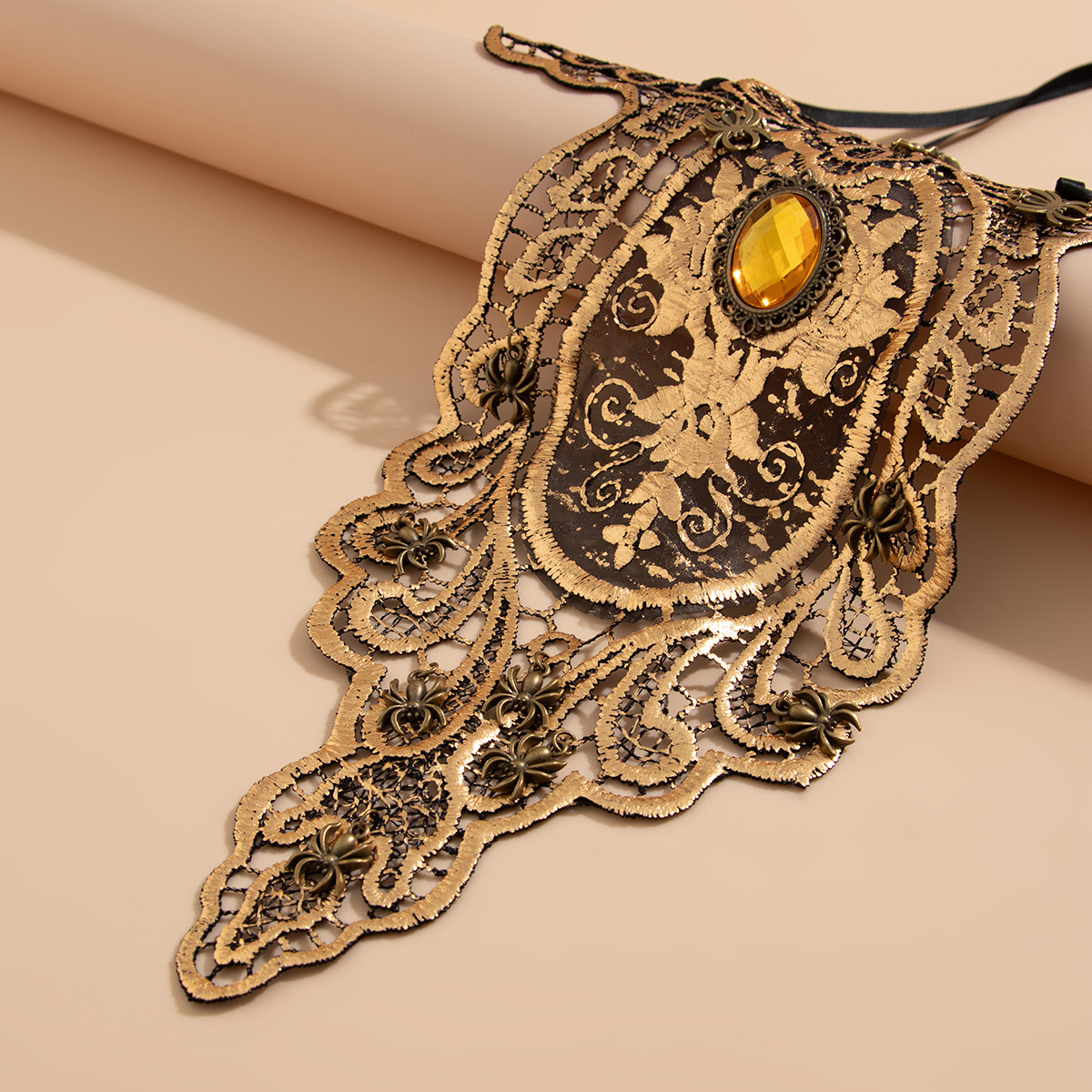 European and American cross-border jewelry, artistic and retro lace trim necklace, irregular gemstone inlaid collarbone chain set Application Scenario