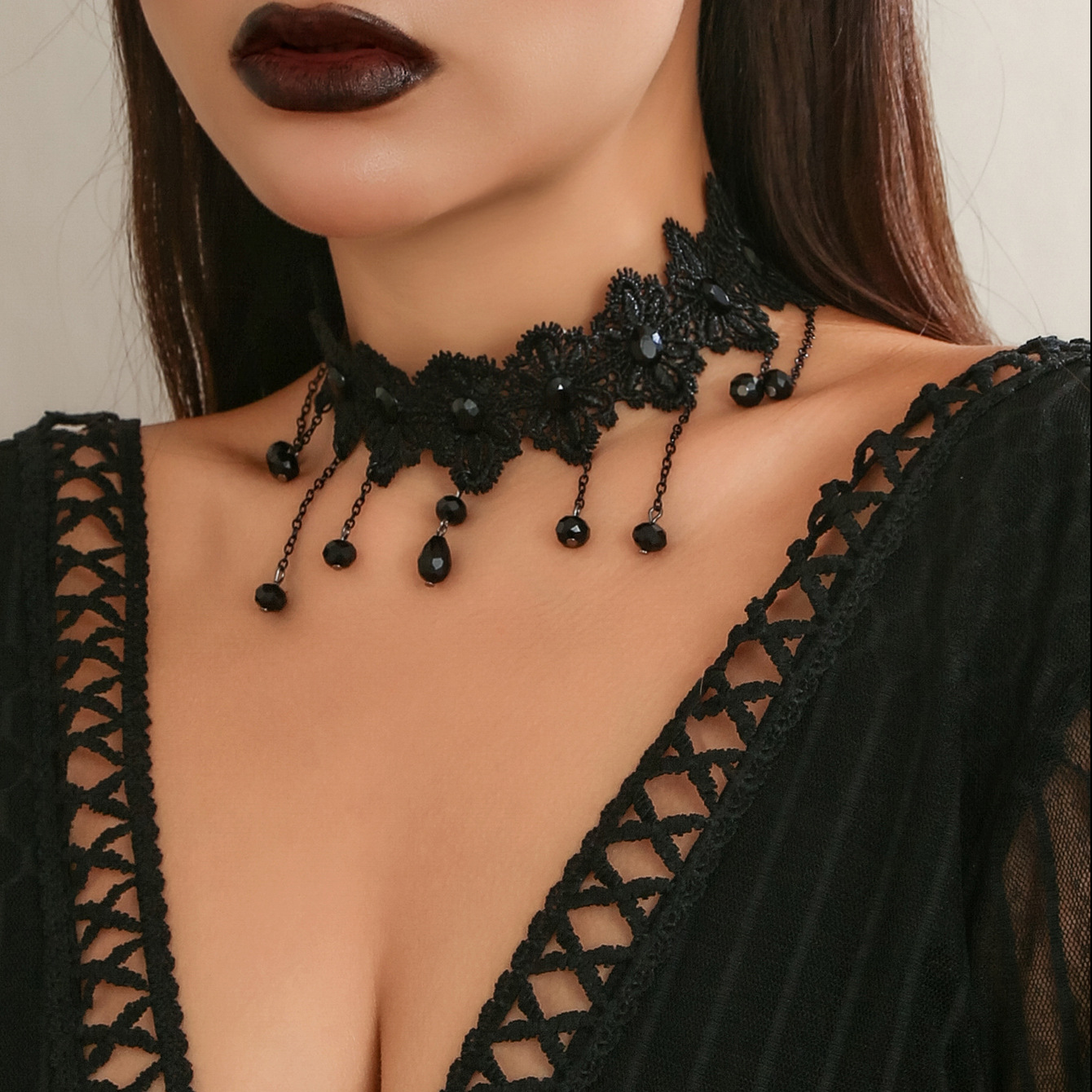 European and American cross-border accessories: Lolita lace necklace, retro choker, black Gothic-style water drop tassel necklace details Picture