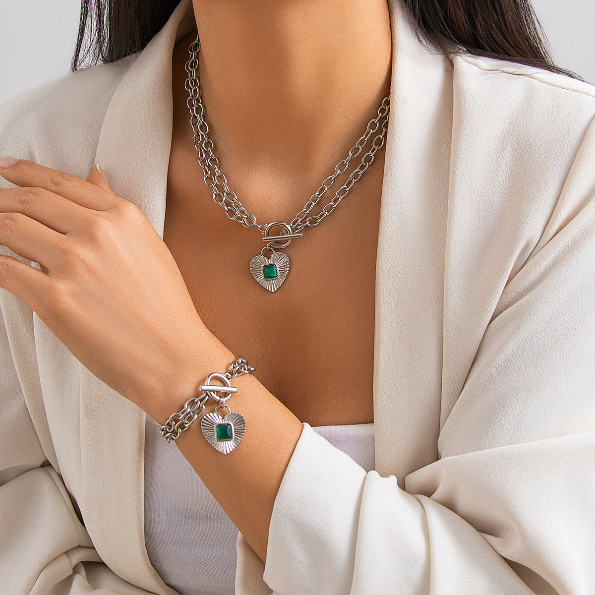 European and American cross-border jewelry fashion diamond-encrusted heart pendant Necklace light luxury style metallic feel Necklace set Specification drawing