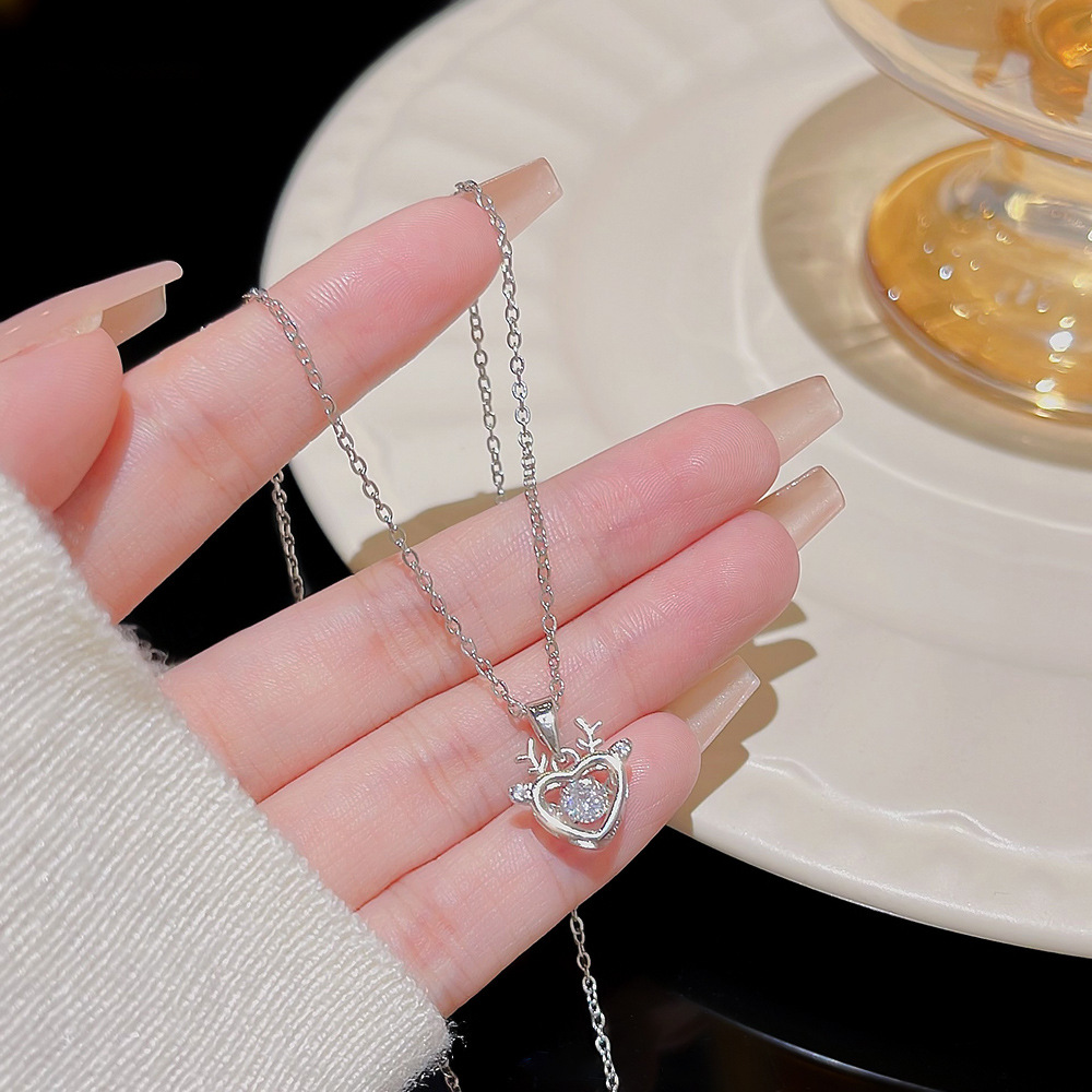 Hot-selling accessories: Cute elk necklace, versatile and niche new style, dynamic pendant design, neckchain, elegant collarbone chain details Picture