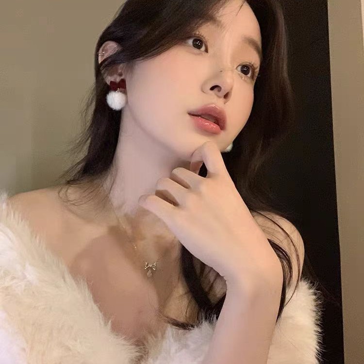 Autumn and winter New Year Red velvet bow plush earrings, 2025 New style bestseller stud earrings, unique pom-pom earrings for women Specification drawing
