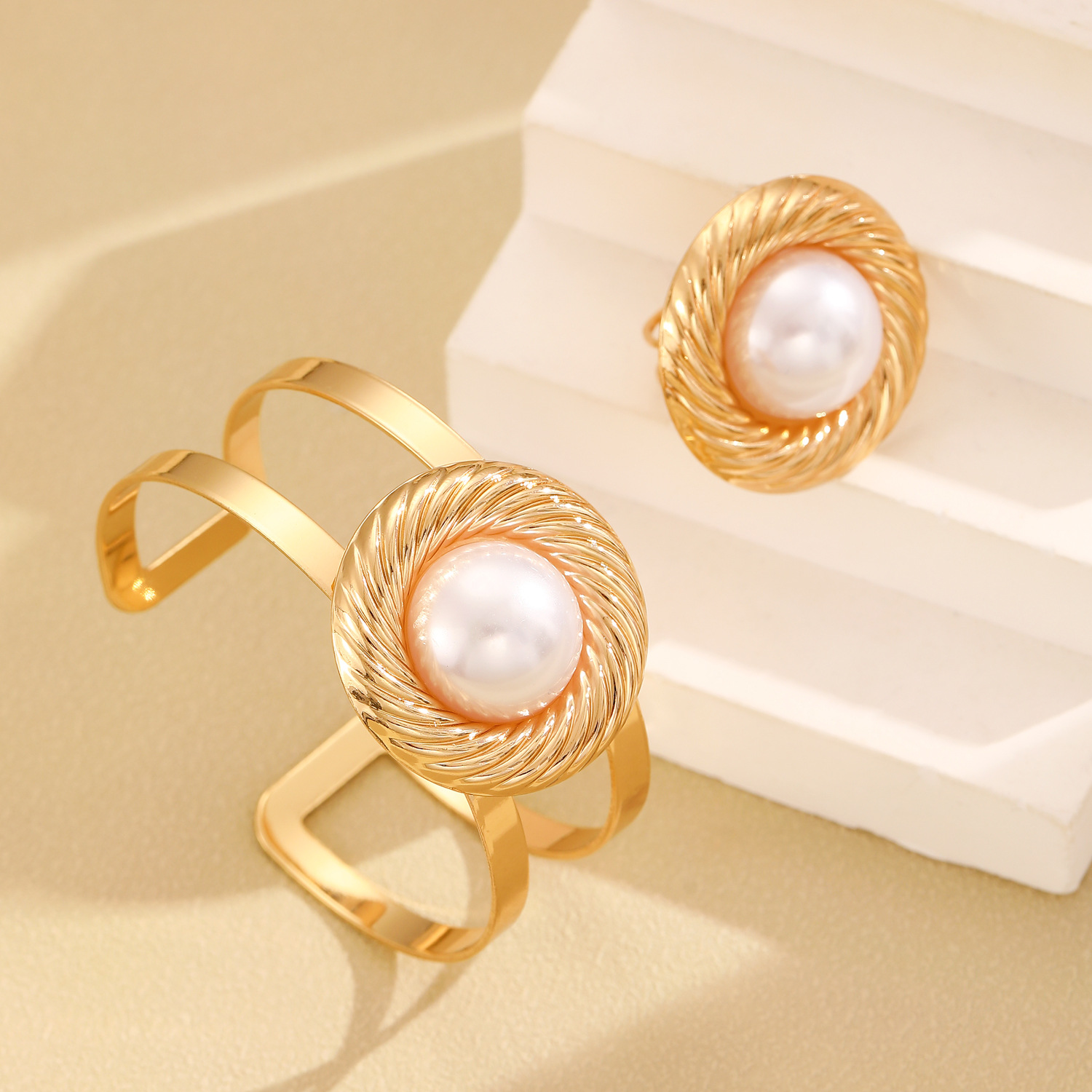European and American cross-border opening adjustable twisted spiral twisted metal pearl ring bracelet set of women's geometric jewelry Application Scenario