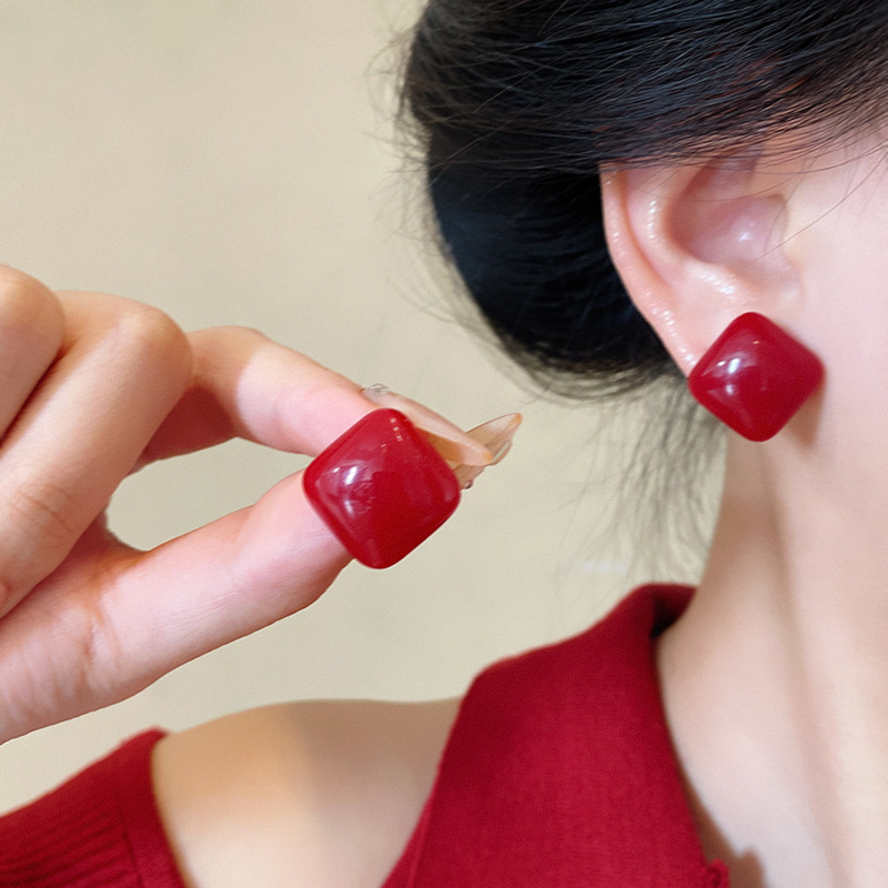 The white Ankela red square stud earrings exude a retro and high-end charm for women, and are a light luxury 2025 New Year's ear accessory details Picture