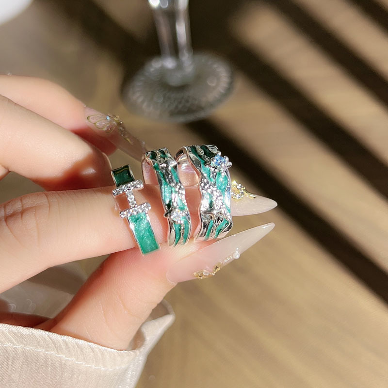 Simple and individual mint green enamel starlight couple ring, gender-neutral style, niche letter H, elegant index finger ring details Picture