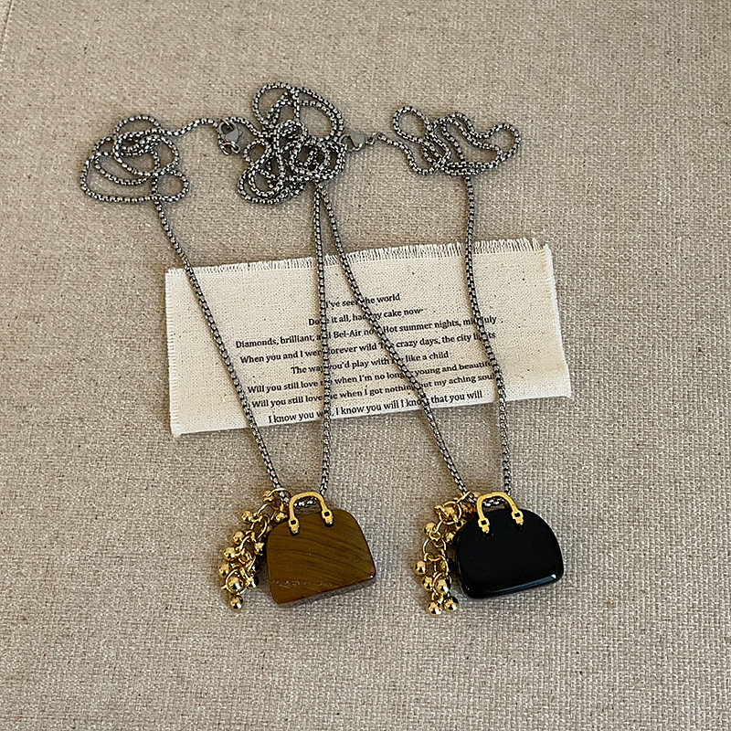 Simple tiger's eye stone bag with a sense of shape, grape string pendant necklace, women's design sense, fashionable and versatile sweater chain full figure