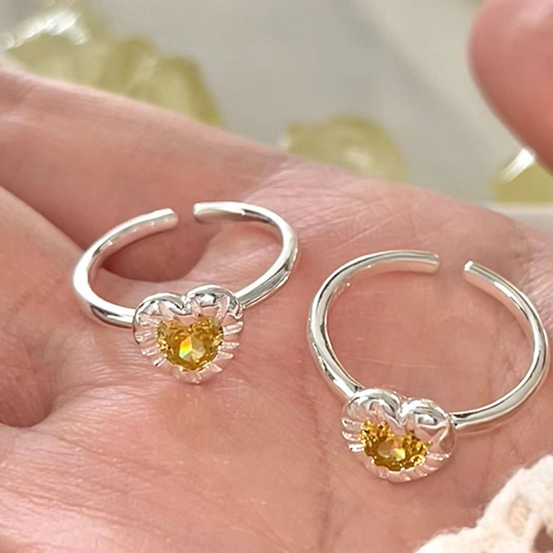 Sweet and cool style pleated texture heart-shaped yellow diamond zircon open ring, a niche design for women, cold style Instagram food ring details Picture
