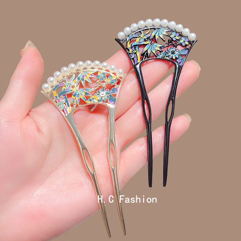 Classical and elegant pearl hollowed-out fan-shaped hairpin, new Chinese-style hairpin, women's high-end touch, summer hair accessory Application Scenario