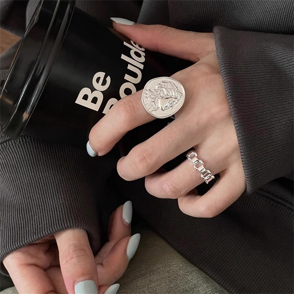 Heavy industry Irregular portrait ring for women, s925 sterling silver, high-end, niche index finger ring, fashionable, individual and cool ring Specification drawing