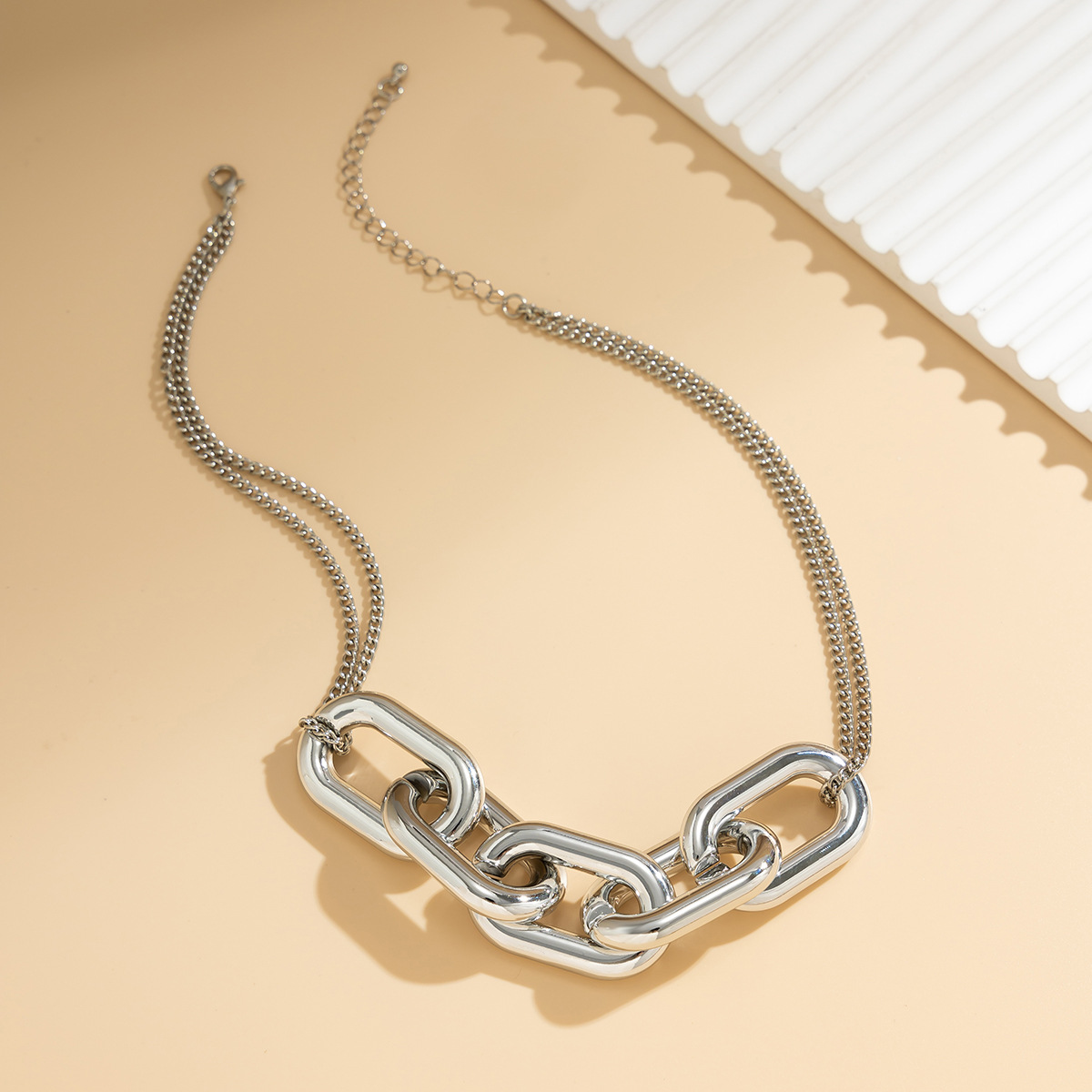 European and American cross-border accessories geometric large button versatile necklace, women 's simple punk style necklace exaggerated necklace Application Scenario
