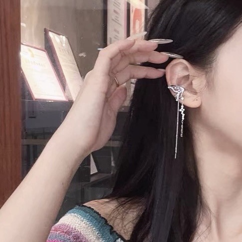 The Mermaid Legend series of fish tail tassel ear clips, women's ear hole-free ear bone clips, niche design, high-end light luxury earrings details Picture