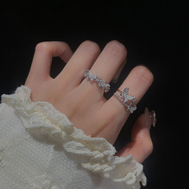 The ring girl's Instagram trendy and niche design features a girlish, light luxury and cold style. It has a butterfly personality with an adjustable opening details Picture
