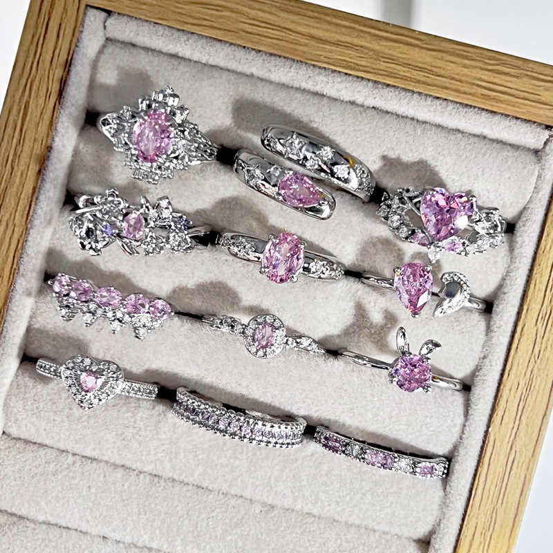 The exquisite and sweet pink diamond open-top ring exudes a sense of high-end sophistication for women, with a light luxury temperament and a niche design sense. It's a trendy ring for best friends Application Scenario