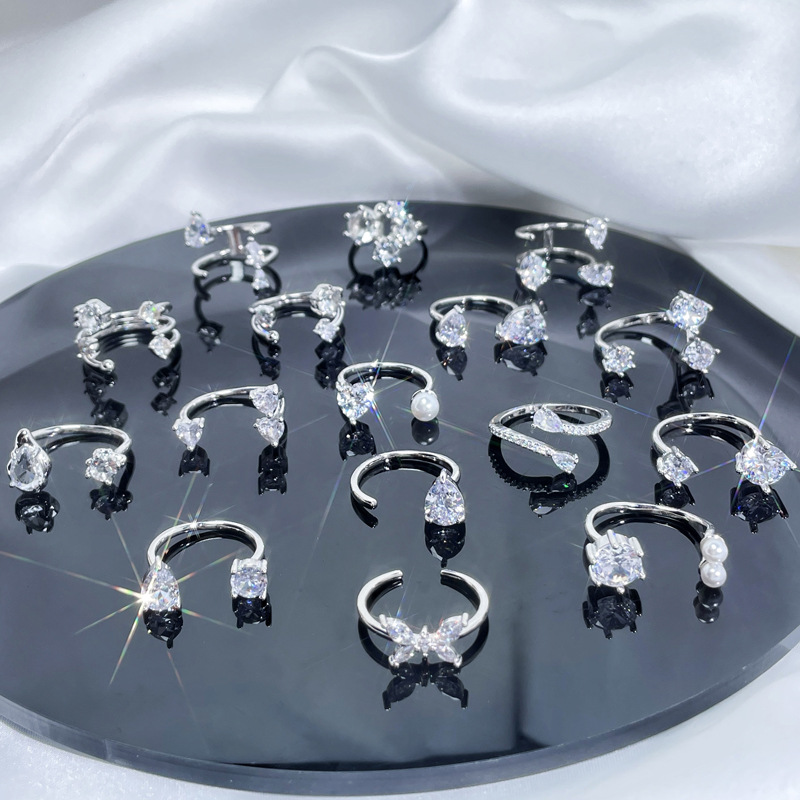 A light luxury and high-end, super dazzling zirconia open-top ring with full diamonds. It's a rare and cool index ring for women on Instagram, with a cold style and a sweet and cool quality details Picture