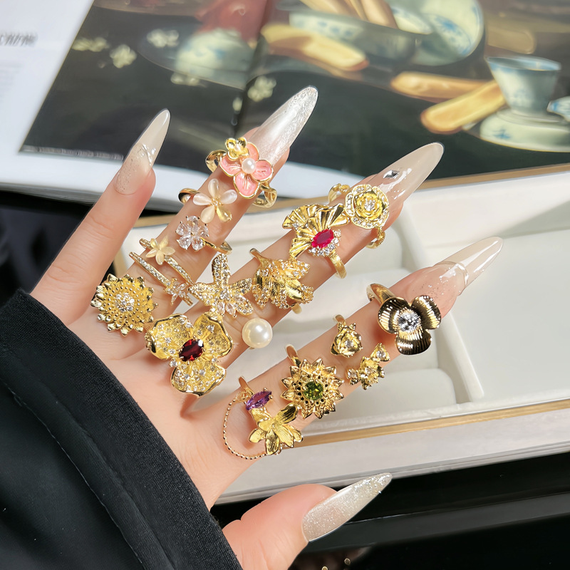 The Baroque light luxury high-end three-dimensional flower ring for women, the French cold style, the niche design sense, and the exquisite ring trend Specification drawing