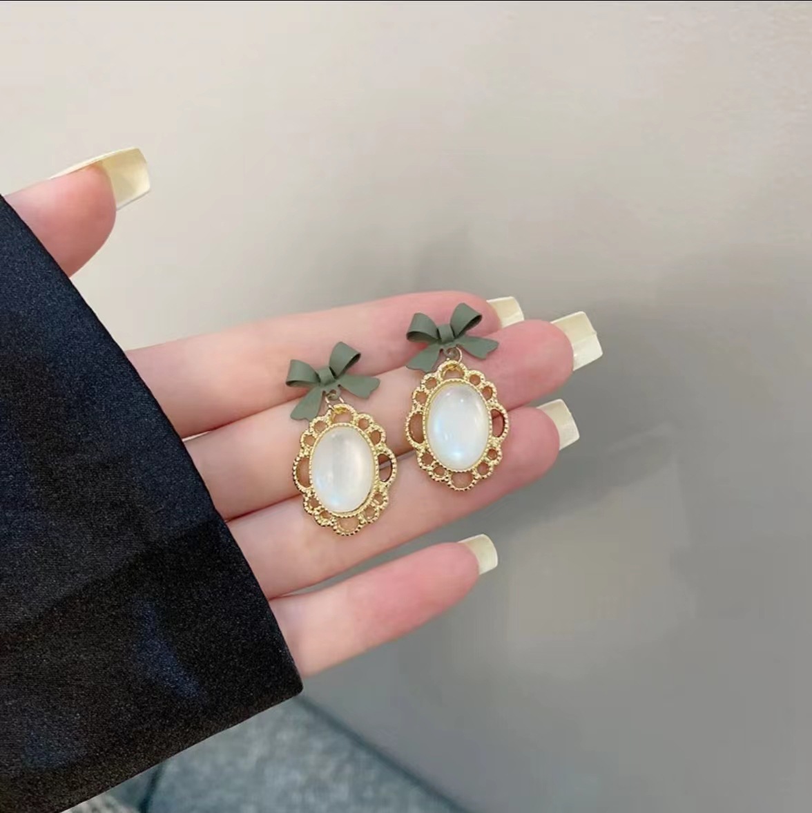 The new s925 French retro Baroque bow earrings exude a trendy feminine charm and are a high-end earring accessory that has become a social media sensation details Picture