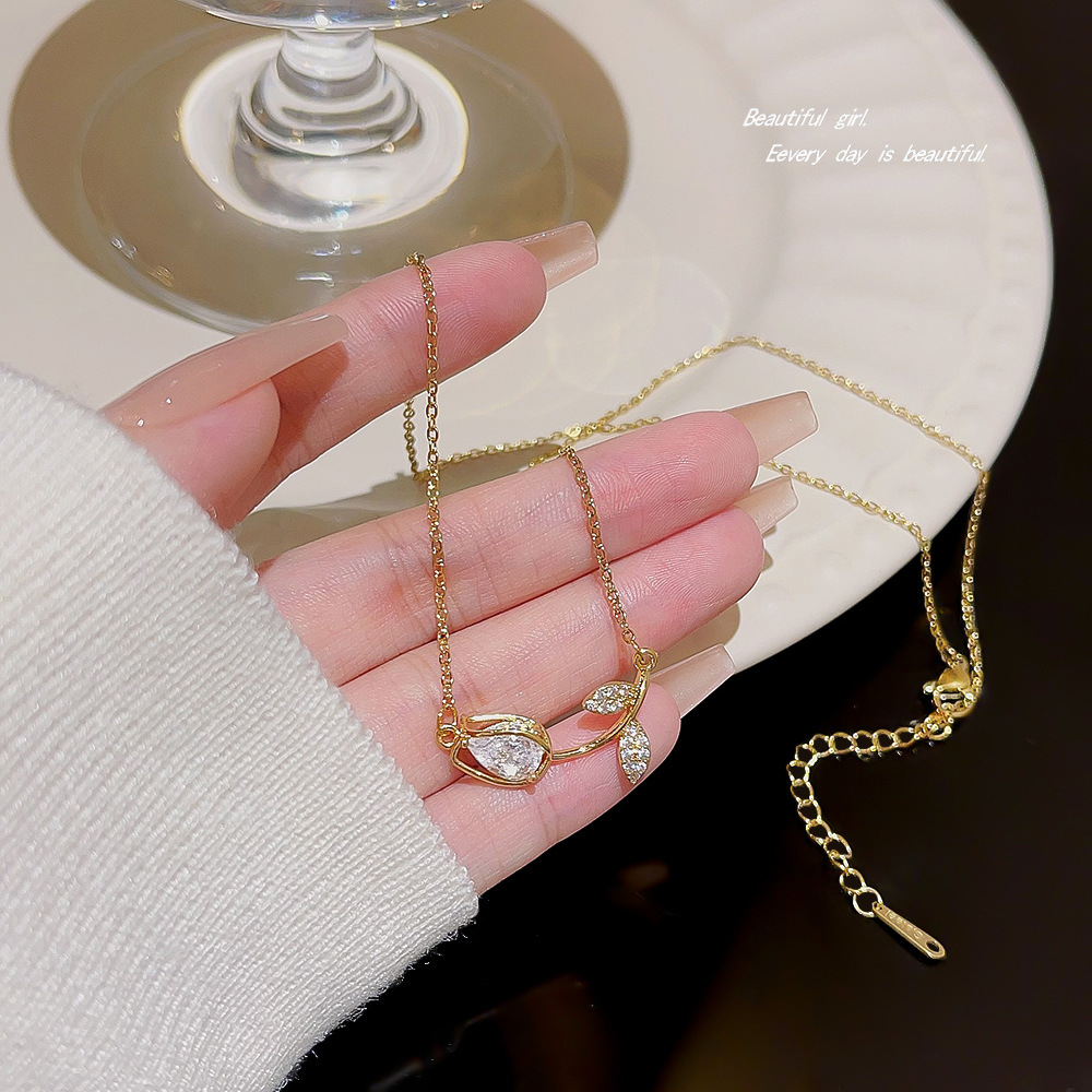 Japanese and Korean tulip necklace accessories for women, light luxury, niche design, high-end feel, collarbone chain pendant, Yiwu accessory Specification drawing
