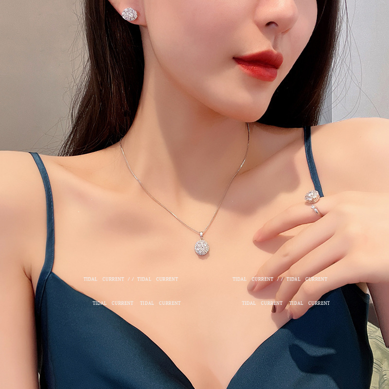ins Trendy Douyin bestseller Rotating Set stud earrings Women's super Flash Zircon open ring High-end fashion accessory Application Scenario