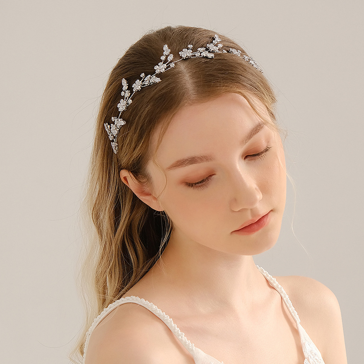 Sweet and retro bridal hair accessories, wedding dress headbands, niche accessories, forest-themed versatile headwear, crystal zircon flower hair bands details Picture