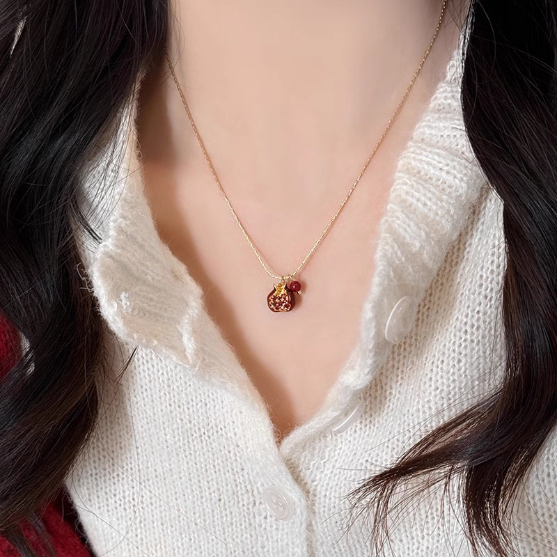 Pomegranate red retro versatile niche pomegranate pearl pendant necklace, elegant spring and summer collarbone chain on Instagram Specification drawing