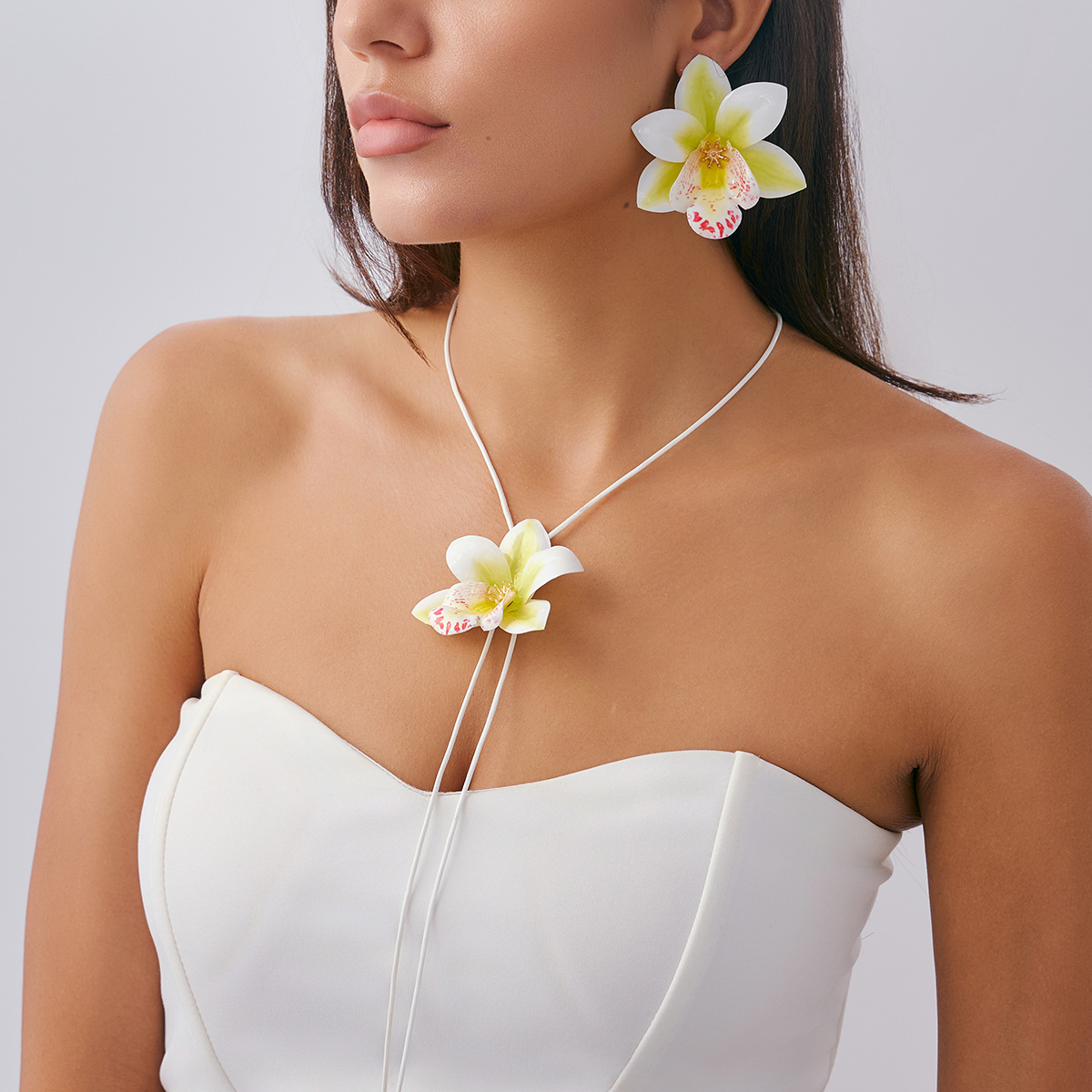 European and American cross-border jewelry, ins sweet style three-dimensional flower leather wax thread necklace, simple and fashionable fabric flower earrings details Picture