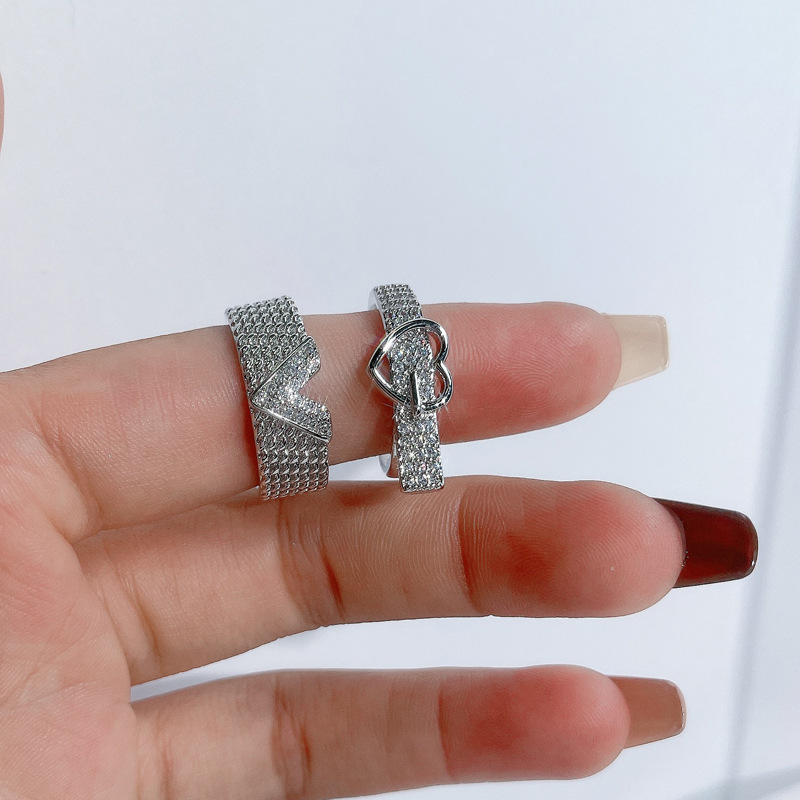 Exquisite and fashionable V-shaped heart belt buckle full of diamonds zircon open ring, a cool and stylish ring for women on Instagram Application Scenario