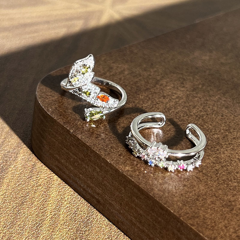 Wholesale light luxury, fashionable and high-end color diamond fishtail opening ring, women's personality, versatile and exquisite design index finger ring Application Scenario