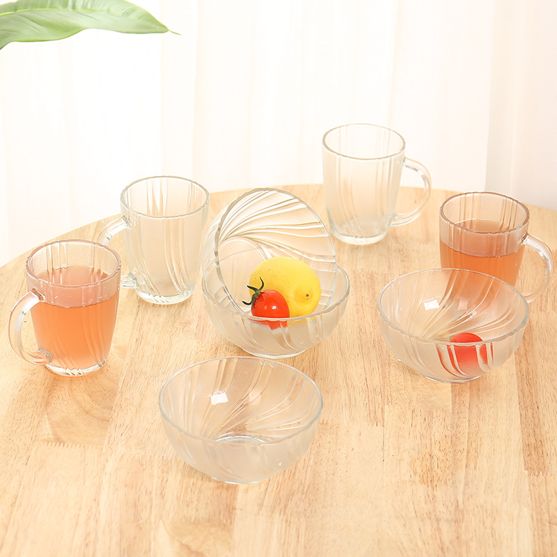 Creative new phoenix tail cup and bowl eight-piece set, glass cup and bowl set gift box, small gift for customer opening, handle cup Application Scenario