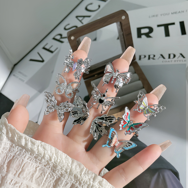 Punk, irregularly shaped butterfly ring, a cold and cool female style, sweet and hot girl, versatile, niche and fashionable index finger ring full figure