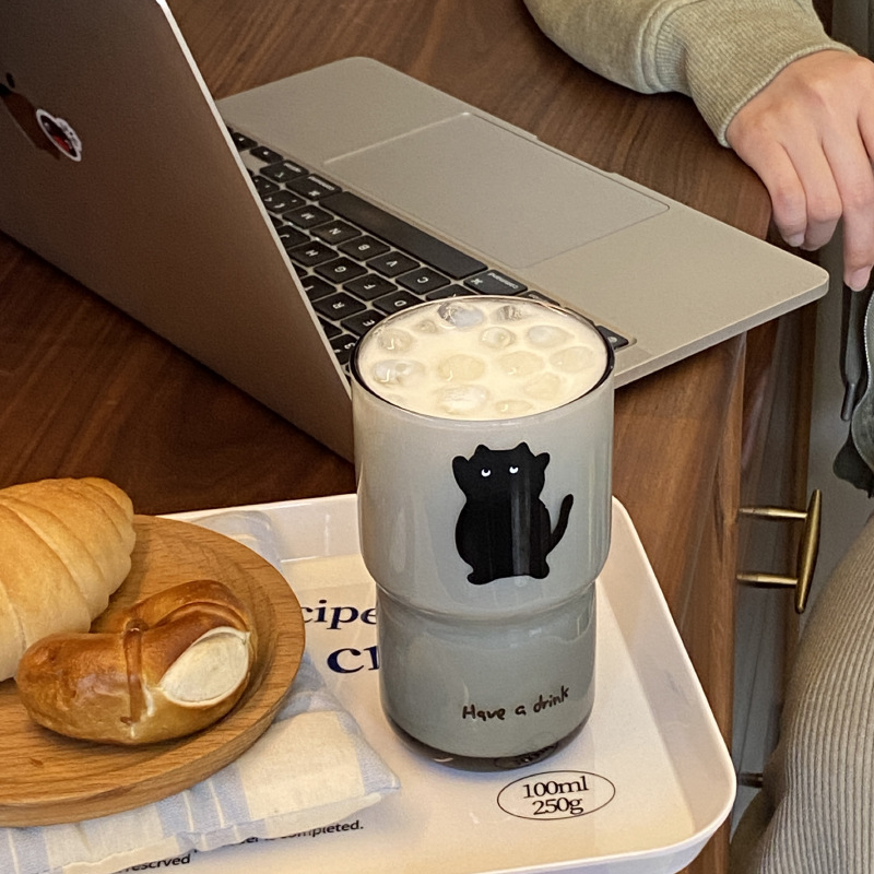 A unique homemade black cat tempered glass cup, a high-temperature resistant water cup gift from Korean Instagram, and a stackable cold drink cup Application Scenario