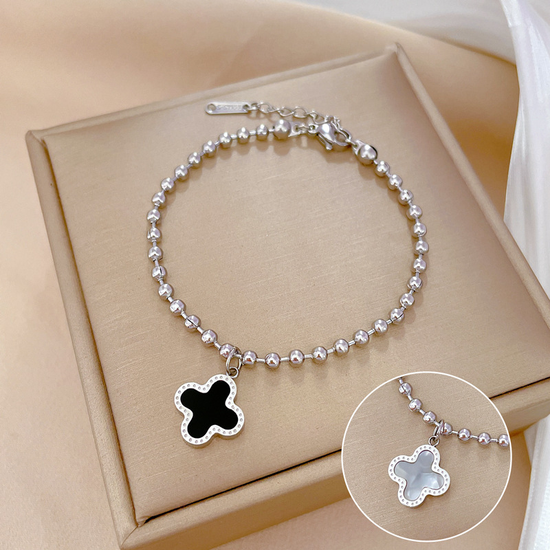 【 All-titanium Steel 】 Dongdamen's unique and elegant forest-themed clover round bead bracelet, a retro female Internet celebrity's best friend Application Scenario