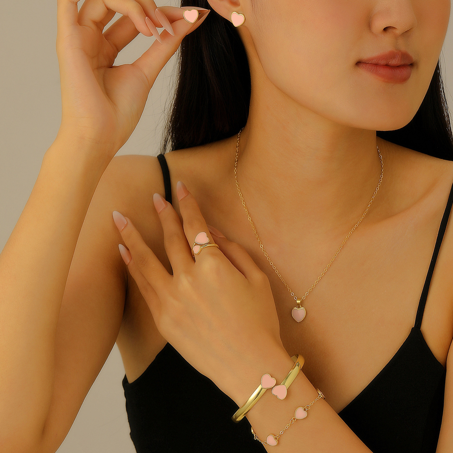 Cross-border best-selling heart-shaped jewelry set: Women's simple oil-drip heart necklace, stud earrings, ring, bracelet, 5-piece set Application Scenario
