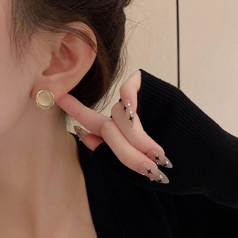925 Silver Needle Circular cat's Eye Stone Ear studs for Women 2024 New trendy and Niche Design Sense Autumn fashionable and simple earrings details Picture