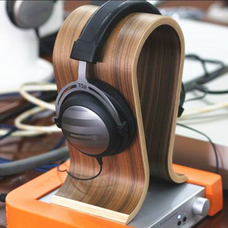 Bluetooth headphone stand, U-shaped head-mounted walnut wireless headset hanger, display stand, computer accessory storage stand Application Scenario