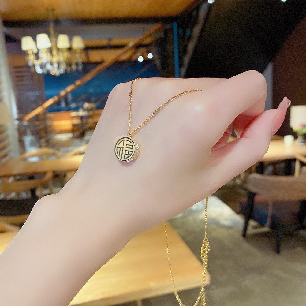 The 2024 new Husi necklace is a versatile, high-end, niche design with a light luxury collarbone chain that does not fade. It is a titanium steel accessory Specification drawing